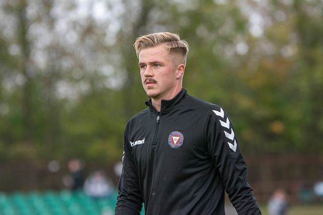 京沪大战前3中卫抢镜！柏杨染红，蒋圣龙逃红，朱辰杰疑似骨折.